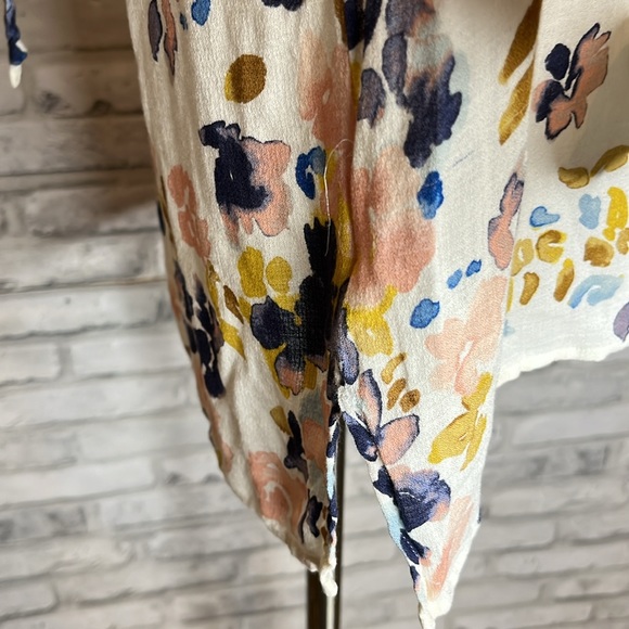 Lucky Brand rayon floral tunic top M blue white gold pink shirt blouse - Picture 7 of 11